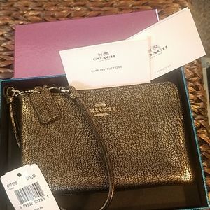 NIB Coach 64755B Leather Corner Zip Wristlet